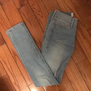 FRAME Le Skinny de Jeanne